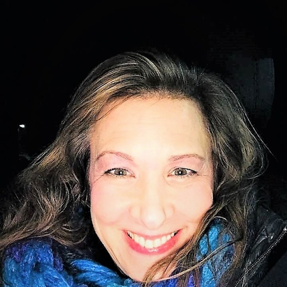 Meet your Posher, Lisa - Picture 2 of 2